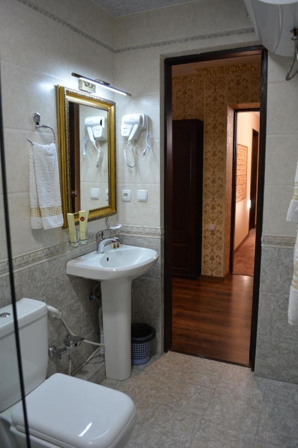 Nur M Hotel Tashkent Bagian luar foto