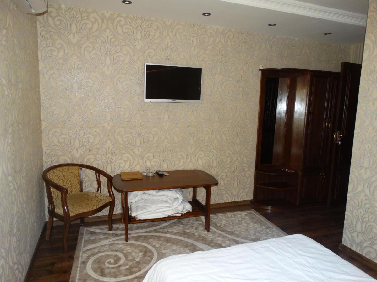 Nur M Hotel Tashkent Bagian luar foto