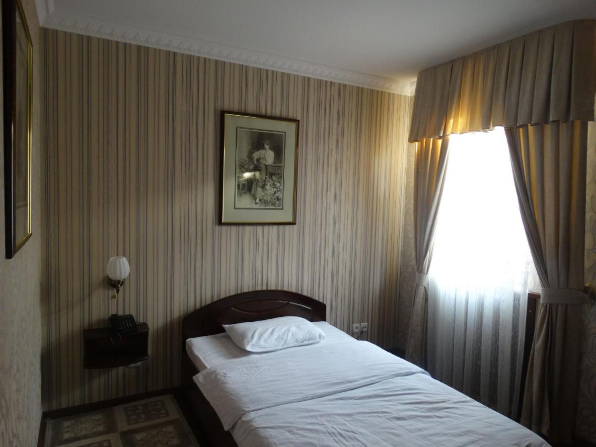Nur M Hotel Tashkent Bagian luar foto