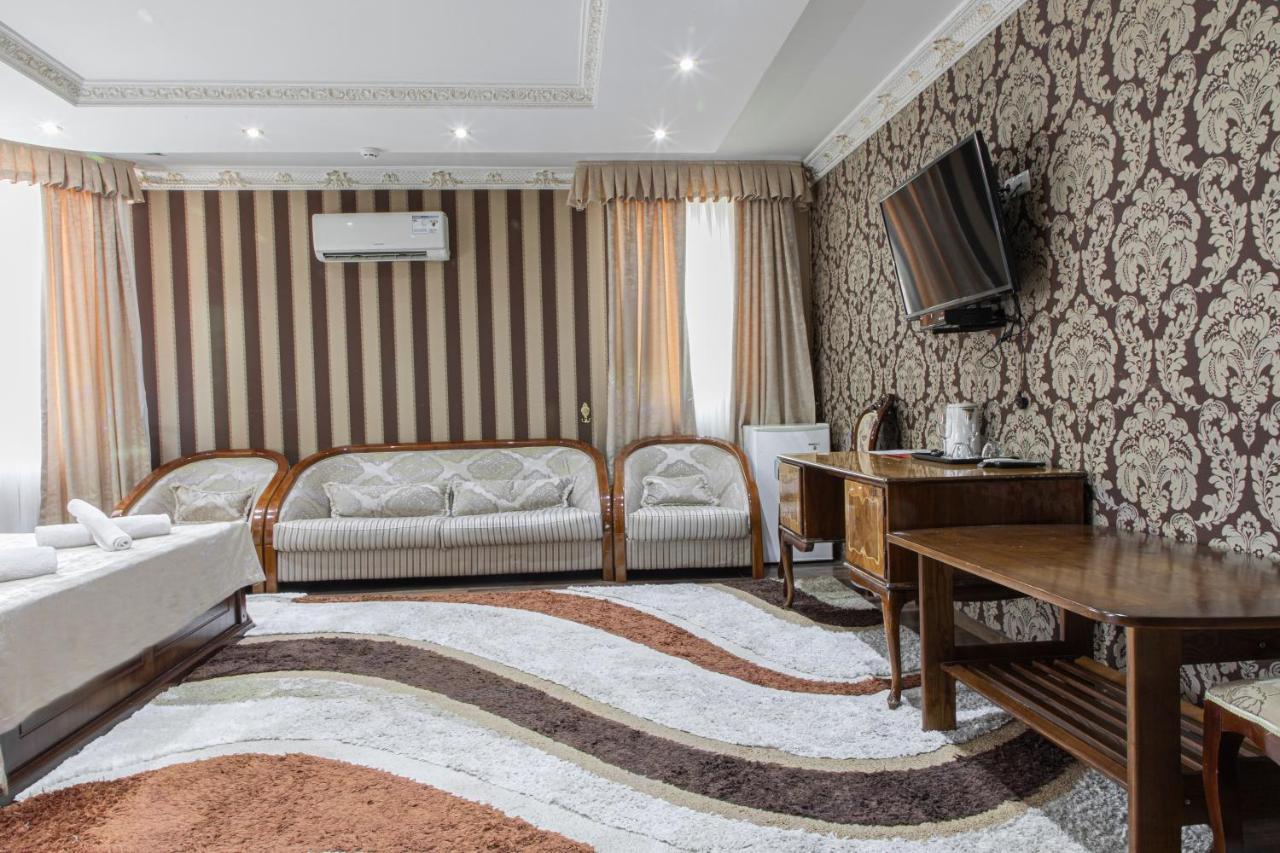 Nur M Hotel Tashkent Bagian luar foto