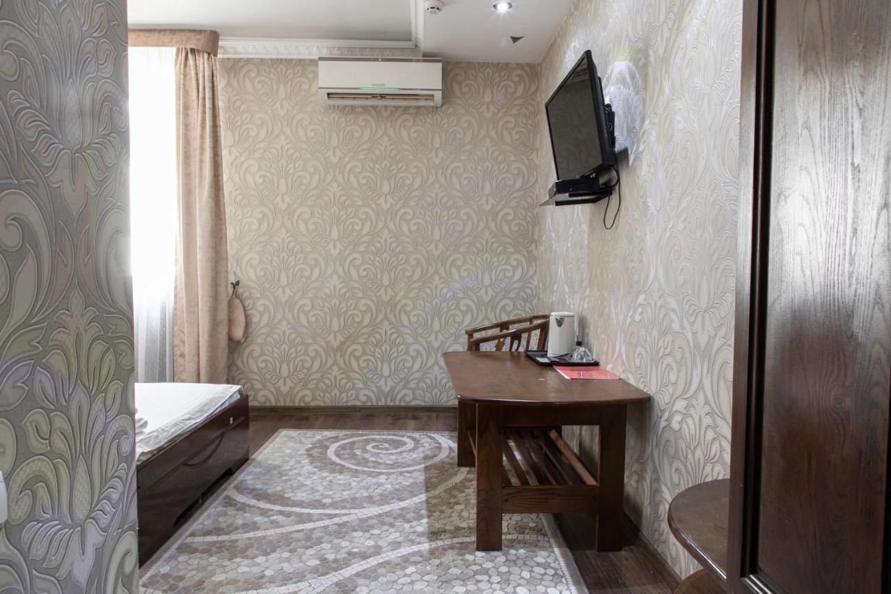 Nur M Hotel Tashkent Bagian luar foto