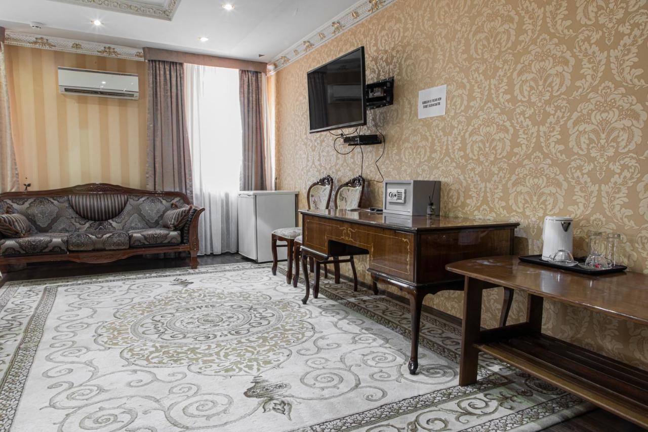 Nur M Hotel Tashkent Bagian luar foto