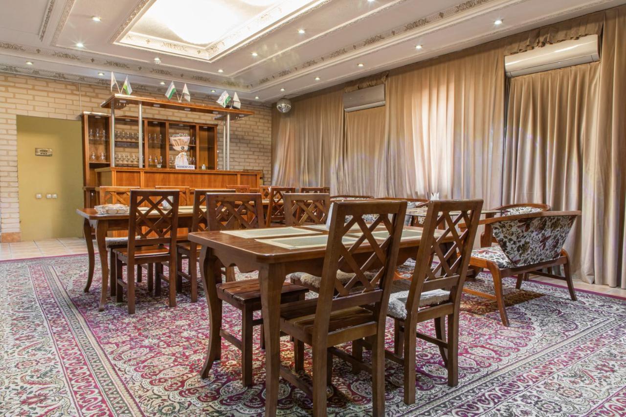 Nur M Hotel Tashkent Bagian luar foto