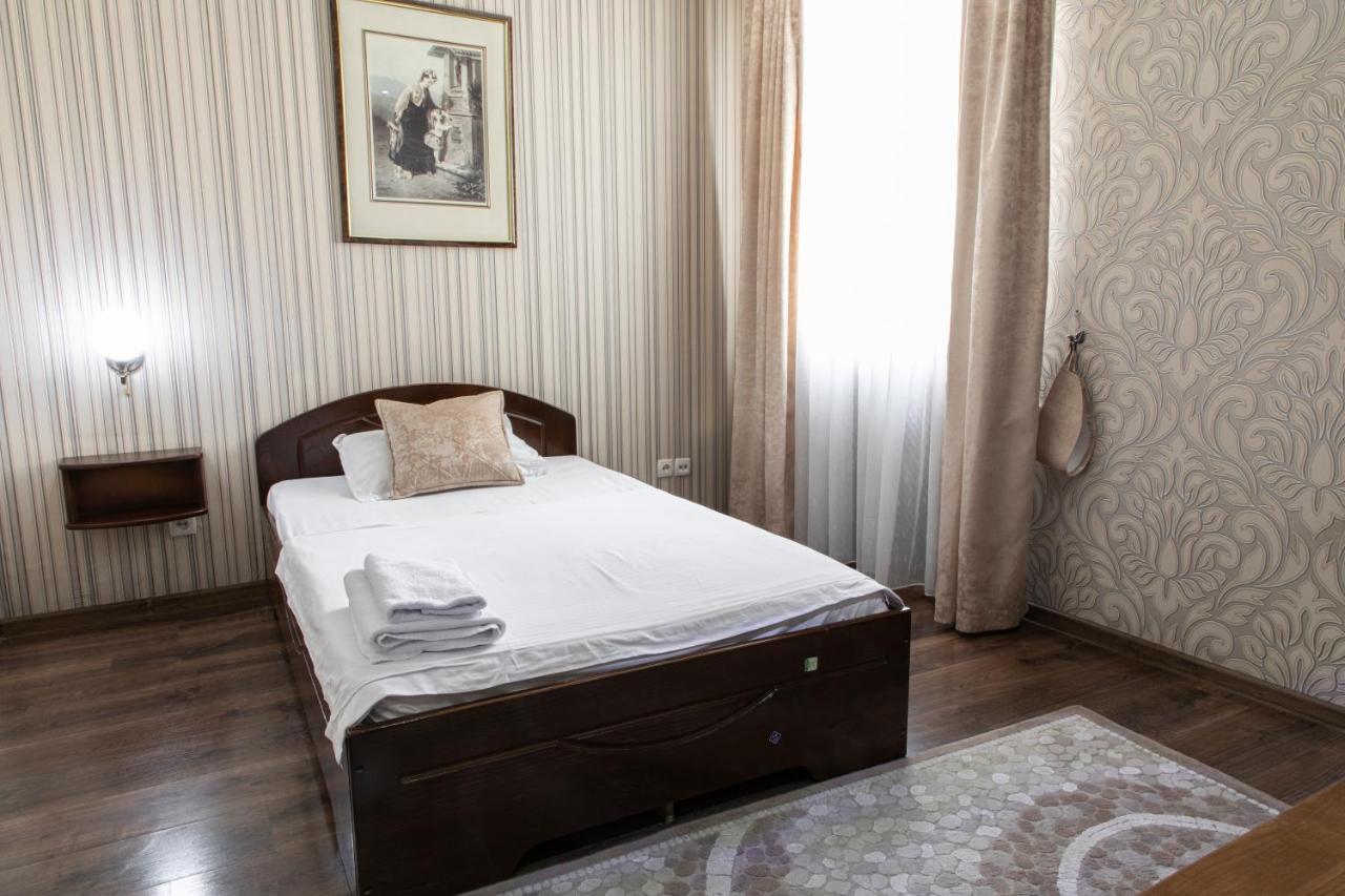 Nur M Hotel Tashkent Bagian luar foto